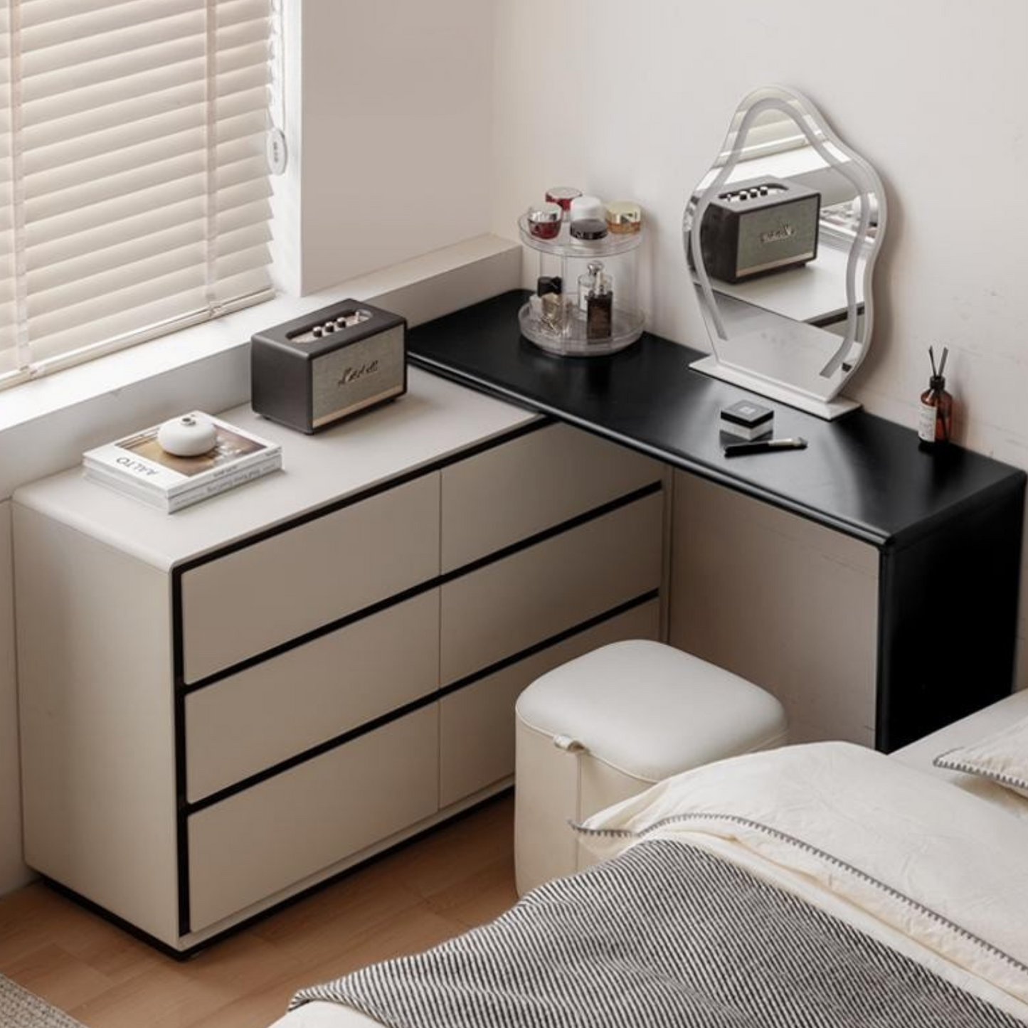 Rubber Solid Wood Rotating Modern Dressing Table.